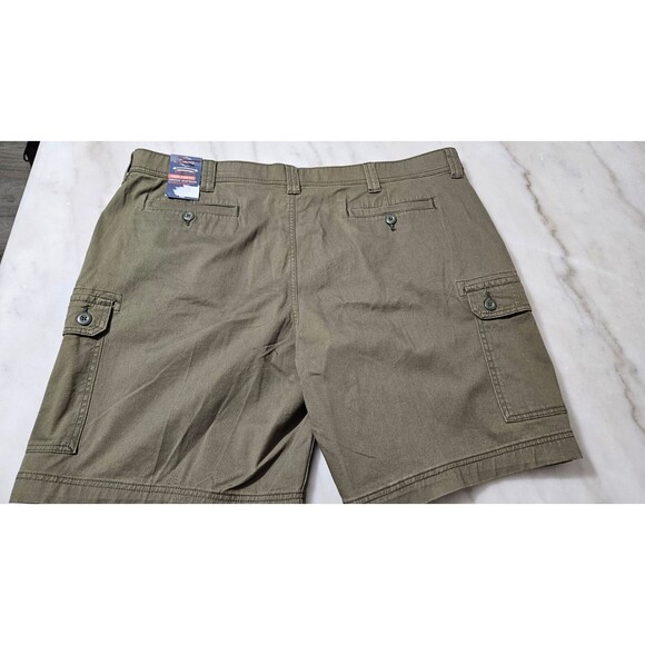 NWT St. John's Bay Men's Cargo Shorts Size 44 Green Comfort Stretch Power Waist - Picture 6 of 9